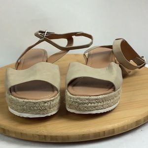 Women Sandal Tan Size 8.5